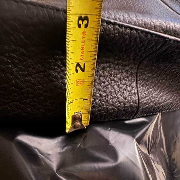 NEW Vince Camuto Black and Cream Leather Shoulder Bag - Picture 10 of 10